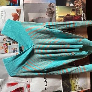 Sweater v neck/ off the shoulder